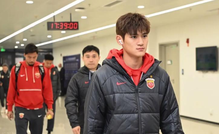 开云官网-刘祝润已跟着上港冬训，为何还有球迷看好他离队，再次来英博效力