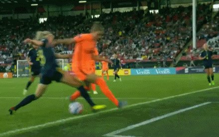 1657401502097040032.gif